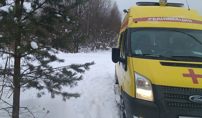 В Тверской области врачи скорой помощи шли 2 километра по снегу к самоубийце