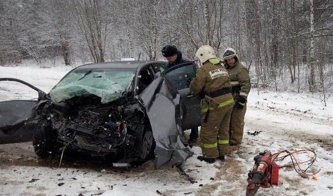 В Тверской области пять человек пострадали в ДТП с двумя автомобилями
