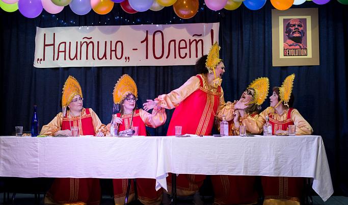 Жителей Твери приглашают на спектакль-комедию «Баба шанель»