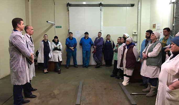 Работникам завода в Твери два месяца не выплачивали заработную плату