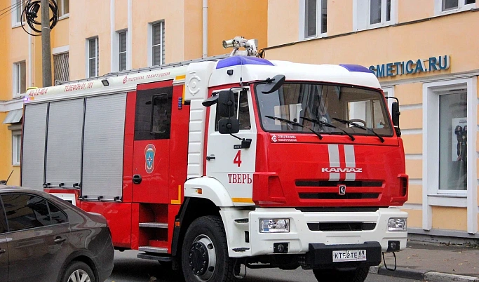 В Конаково пожарные спасли мужчину из горящей квартиры
