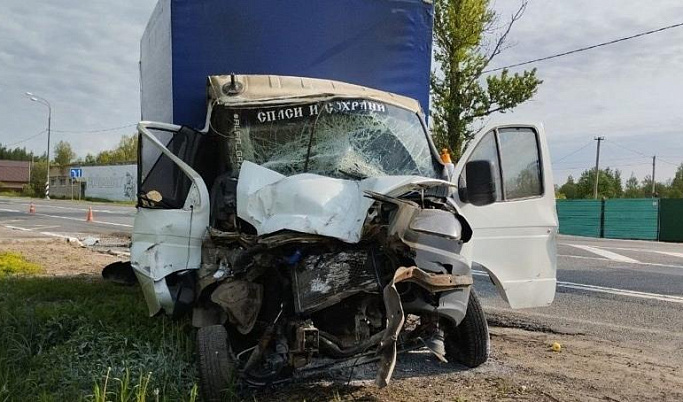 В Тверской области уснувший водитель на ГАЗели протаранил пассажирский автобус