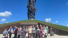 Маломобильные граждане и ветераны труда побывали на Ржевском мемориале Советскому солдату
