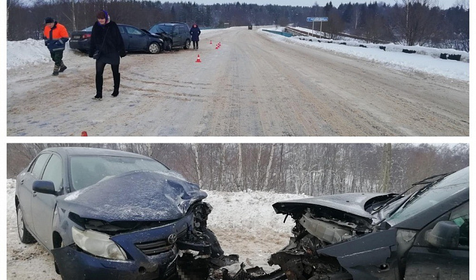 Три человека пострадали из-за выезда автомобиля на «встречку» в Тверской области
