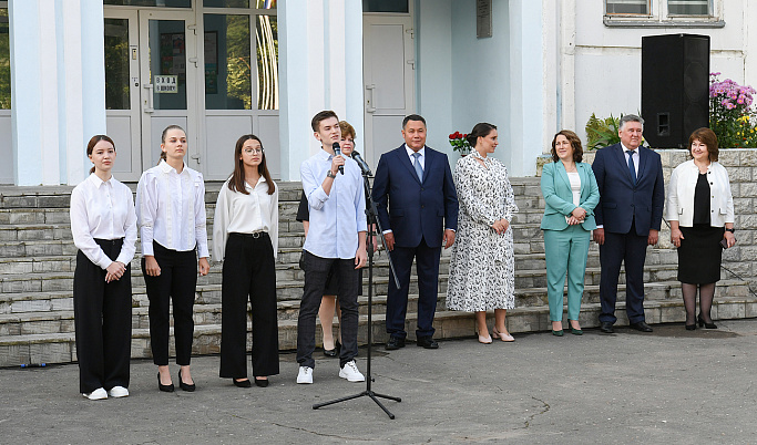 Игорь Руденя поздравил учеников школы №19 с Днем знаний