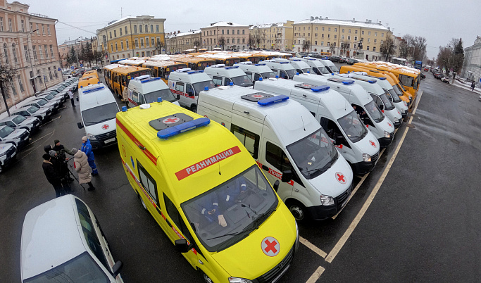 Игорь Руденя передал муниципалитетам автомобили скорой помощи и спецтранспорт для военных комиссариатов