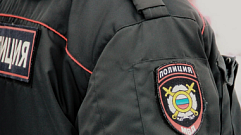 Житель Калязина похитил качели с городской набережной 