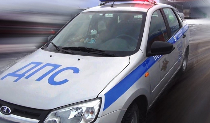 В Тверской области лоб в лоб столкнулись два автомобиля