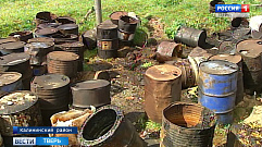 Свалку бочек с нефтепродуктами обнаружили в Тверской области