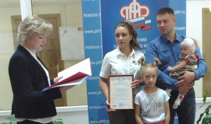 В Тверской области вручили 70-тысячный сертификат на материнский капитал