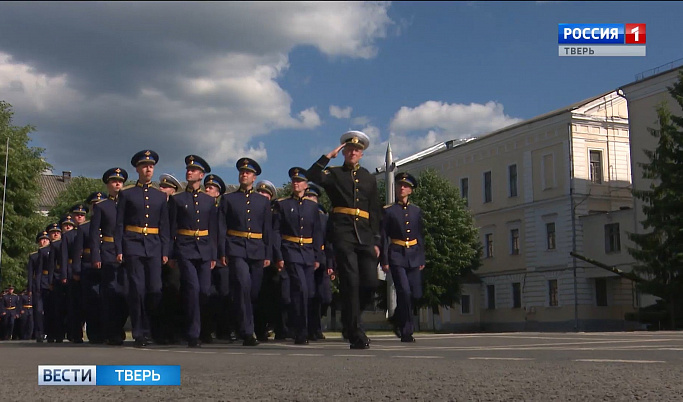 В Твери состоялся торжественный выпуск суворовцев и офицеров академии ВКО им. Жукова