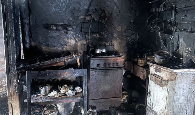 В Торжке в сгоревшем доме обнаружили труп женщины