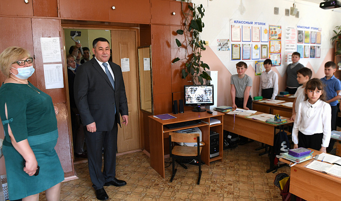 Игорь Руденя поручил завершить ремонт кровли в Городской средней школе Калязина до 1 сентября