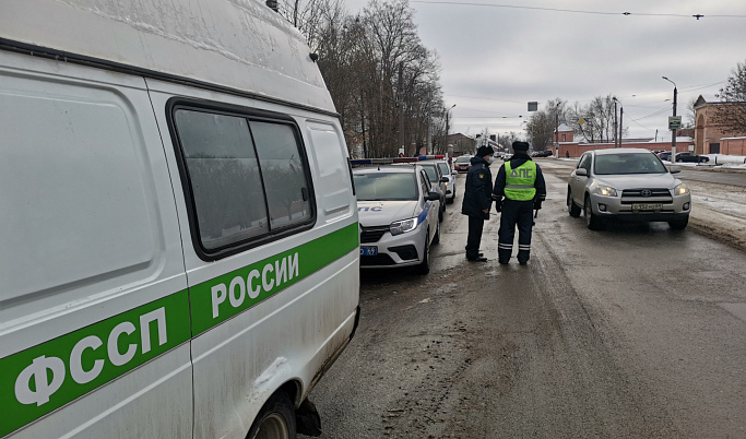 В Твери подвели итоги совместного рейда полицейских и судебных приставов: арестованы 4 автомобиля 