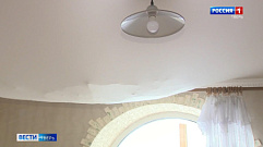 В многоквартирном доме в Твери после капремонта крыши обвалился потолок