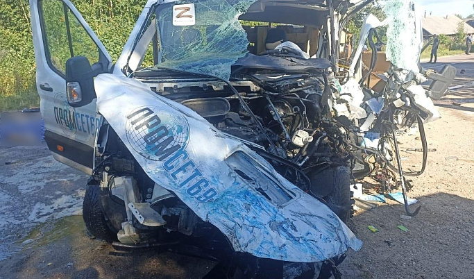 В Тверской области при лобовом столкновении погиб водитель грузовика