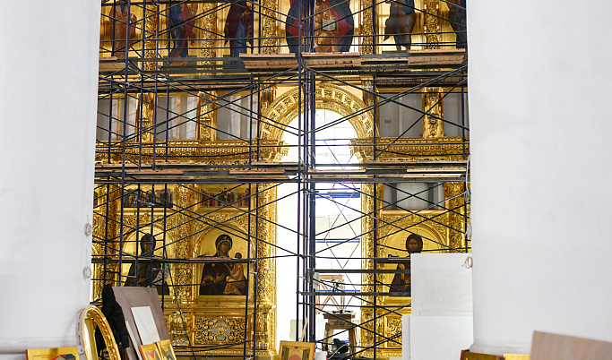 Завершается монтаж иконостаса в Спасо-Преображенском соборе Твери 
