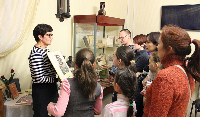 Выставку ко Дню российской науки организовали в библиотеке имени Герцена в Твери