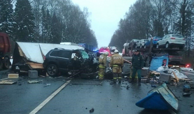 Три человека погибли в ДТП на трассе М-10 в Тверской области