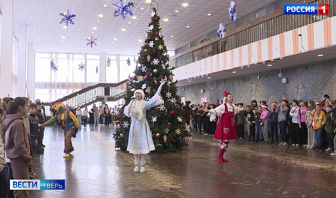 Тверской дворец творчества детей и молодежи подарил школьникам новогодний праздник