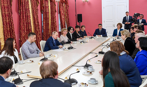 Владимир Путин обсудил вопросы развития отрасли культуры на встрече в Торжке
