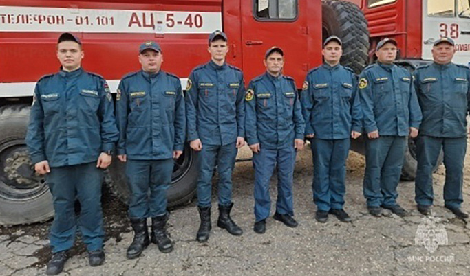 В Лихославле пожарные вывели из горящего дома 10 человек
