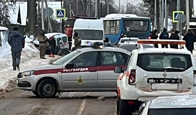 Момент столкновения автобуса и скорой в Тверской области попал на видео