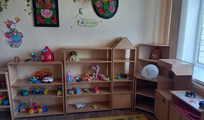В детском саду Тверской области на 3-летнюю девочку упал стеллаж 