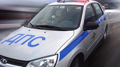 В Тверской области лоб в лоб столкнулись два автомобиля