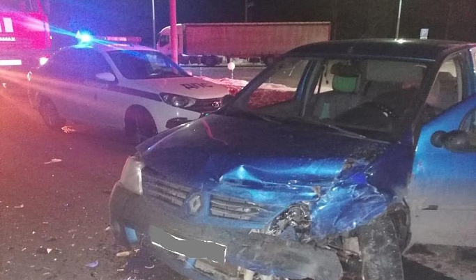 Пьяный водитель в Торопце устроил ДТП, в котором пострадали три человека