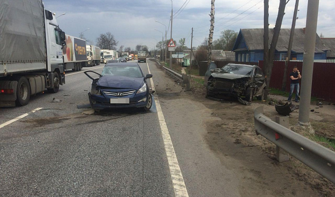 В Тверской области в ДТП с тремя автомобилями пострадали два человека