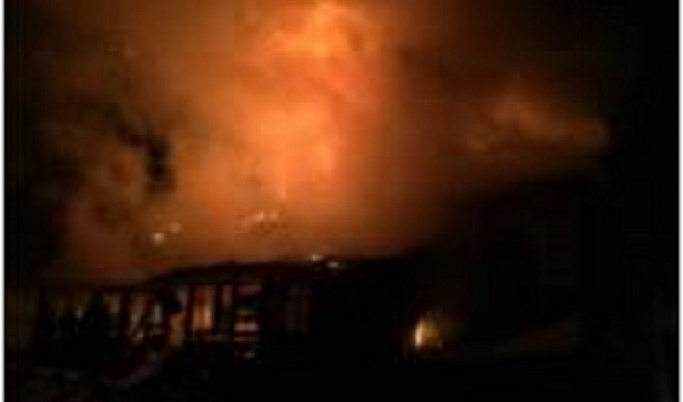 Пожар в Осташкове тушили 12 человек