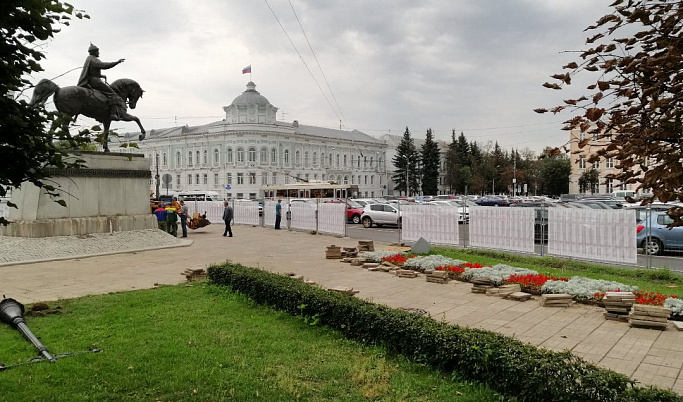 В Твери началась реставрация сквера у памятника Михаилу Тверскому