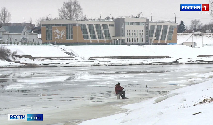 На водоемах Тверской области стремительно тает лед