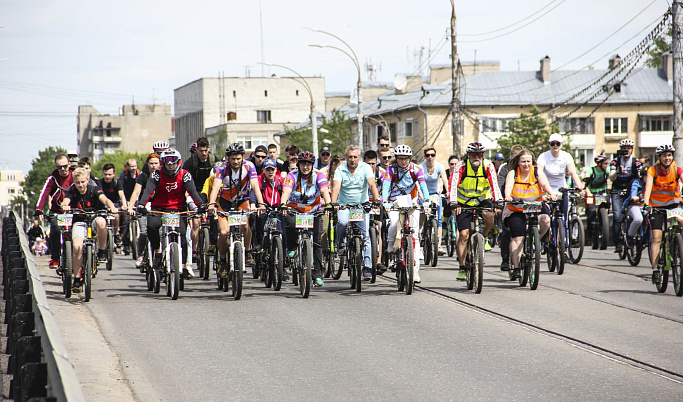 В Твери состоялся велопарад «Навстречу лету»
