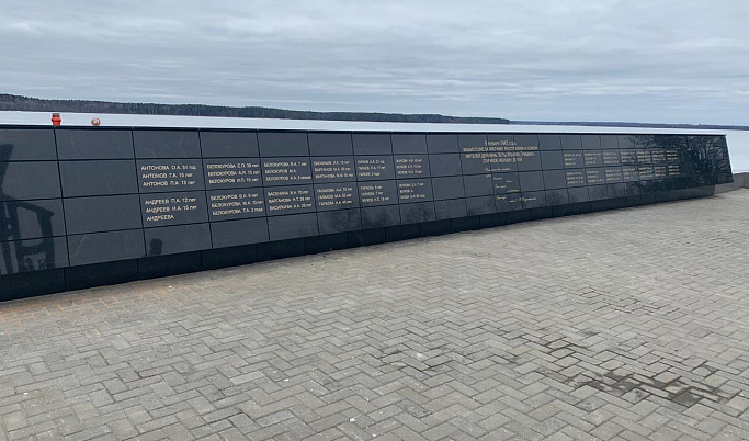 В Тверской области на мемориале «Ксты» заменили поврежденную облицовочную плитку