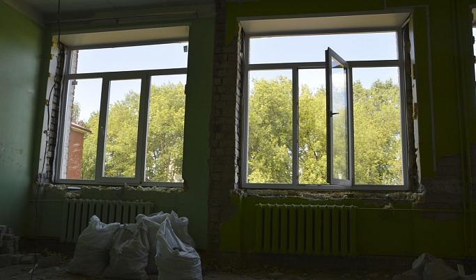 Ещё в 12 школах Тверской области в 2021 году заменят окна, отремонтируют кровлю и спортзалы
