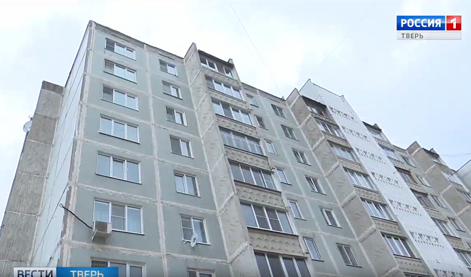 4-летняя девочка выпала из окна в Тверской области 