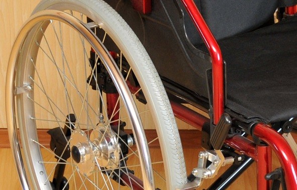 В Тверской области у мужчины-инвалида украли коляску