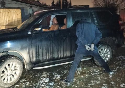 В Твери поймали угонщиков внедорожника стоимостью более 2 млн рублей