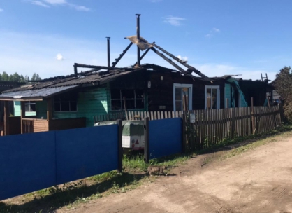 В Тверской области в горящем доме погибла пожилая женщина