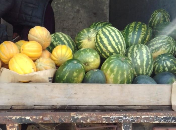 На рынке в Тверской области незаконно торговали арбузами и дынями