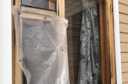 В Тверской области 19-летний вор вынес батарею соседки через окно 
