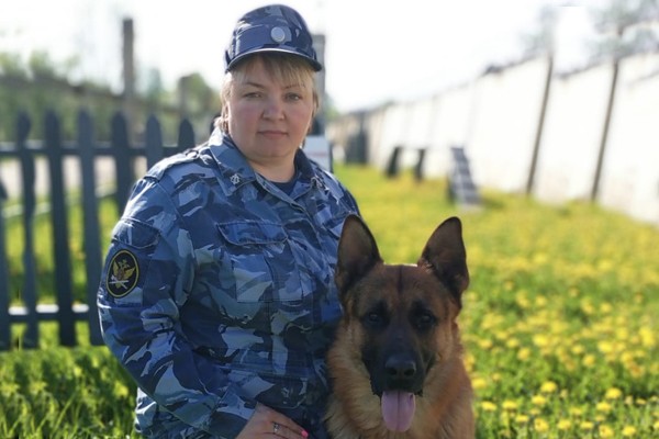 Кинолог с собакой помогли спасти человека в Тверской области