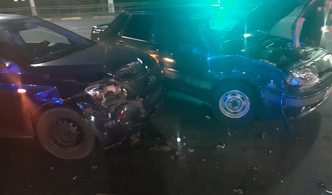 В Твери на проспекте Победы пьяный водитель протаранил иномарку с пассажиром 