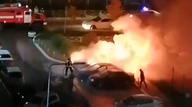В Твери ночью сгорели три автомобиля на улице М. Смирновой