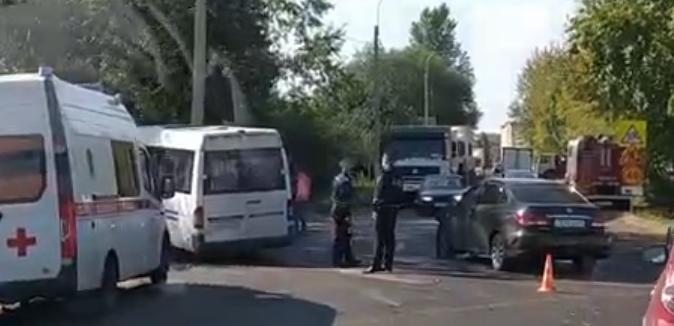 В аварии с иномарками на выезде из Твери пострадали четверо взрослых и ребенок | видео