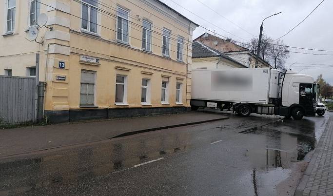 В Тверской области осудят водителя, насмерть придавившего пешехода прицепом фуры