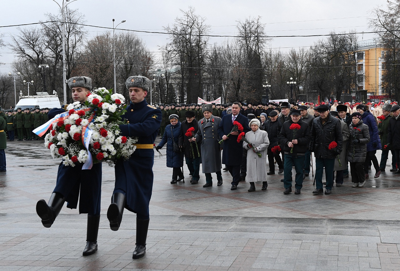 У Обелиска Победы в Твери прошёл митинг в честь Дня освобождения Калинина |  16.12.2019 | Тверь - БезФормата