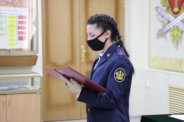 Восемь молодых сотрудников УФСИН приняли присягу в Твери